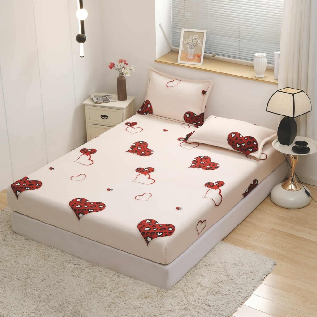 Husă de pat, 2 persoane, cocolino, 3 piese, cu elastic, 180x200cm, crem , cu inimi maro, HPC162